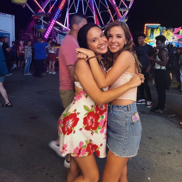 Meet Your Posher, Lauren! - Picture 3 of 4